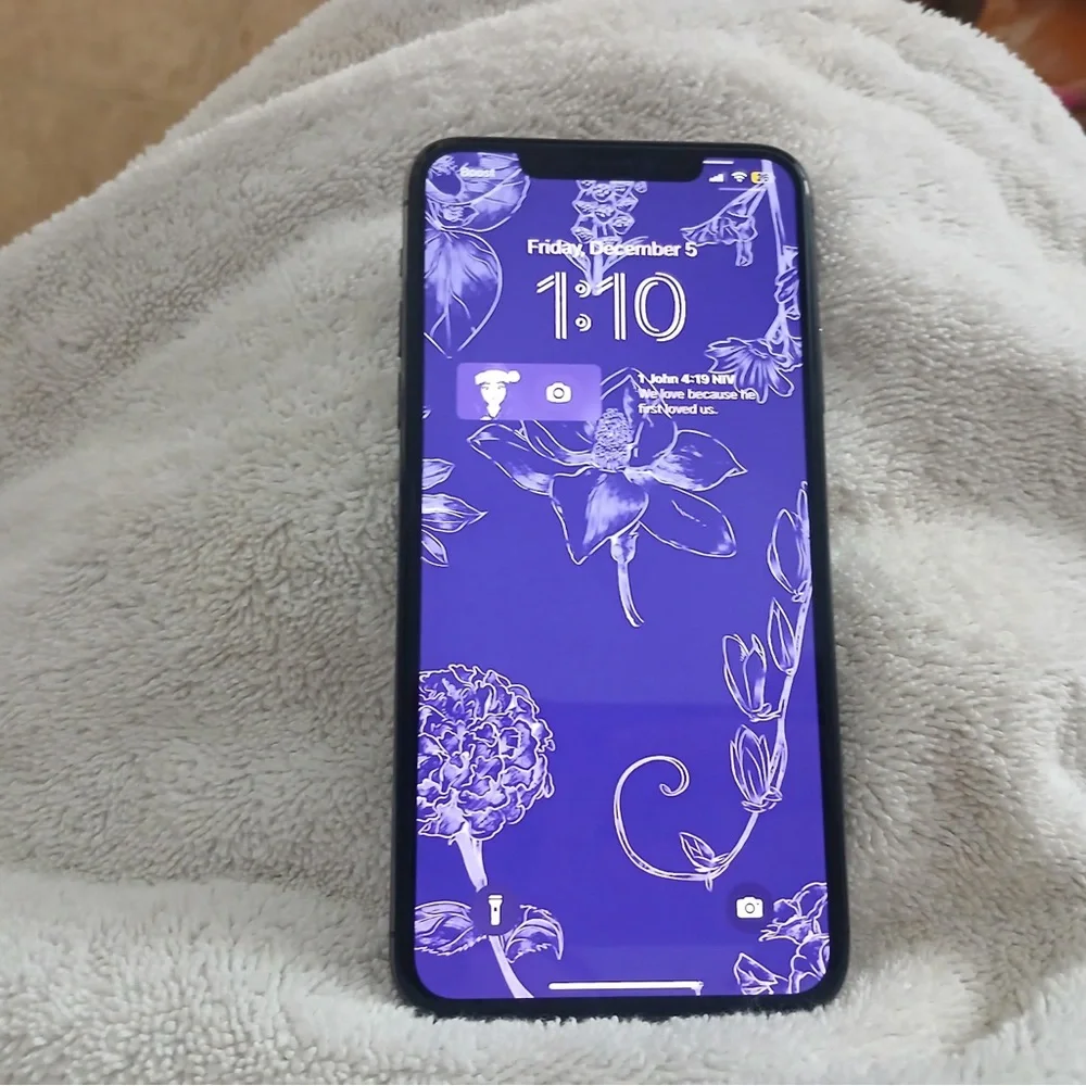 Read description! Boost mobile!! IPhone 11 Pro Max